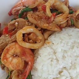 ข้าวกระเพราทะเล