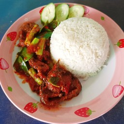 ผัดพริกแกง ปลาดุกทอดกรอบ