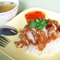 ข้าวมันไก่ทอดแถมน้ำเก๊กฮวย