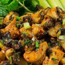 ยำหอยเชอรี่