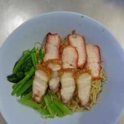 บะหมี่หมูแดงหมูกรอบพิเศษ