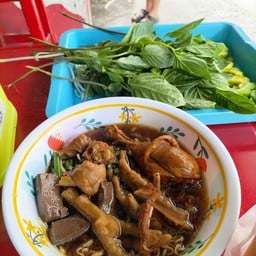 ก๋วยเตี๋ยวไก่ BY: Madein Oat สาขา3