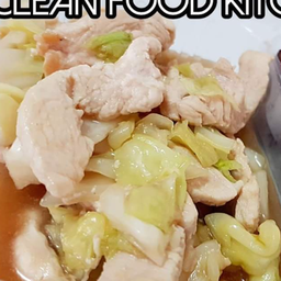 อกไก่ผัดกะหล่ำปลี