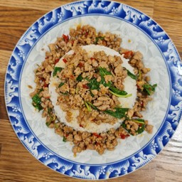 กะเพราหมูสับ