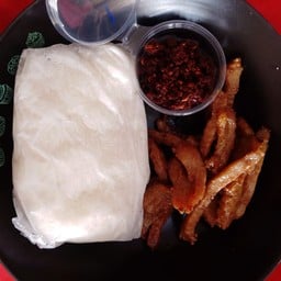 [อร่อยซ่ากับโค้ก] ชุดข้าวเหนียวหมูเส้นทอดน้ำพริก +  โค้ก ออริจินัล (กระป๋อง)