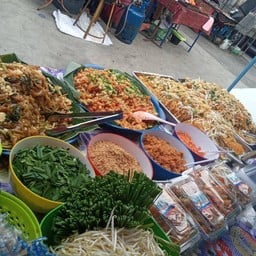 พี่แหม่มผัดไทย ตลาดสี่แยกบางพลู