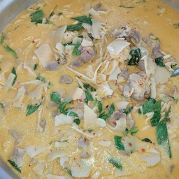 แกงหน่อไม้ดองขาหมู