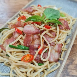สปาเก๊ตตี้เบคอนผัดพริกเกลือ