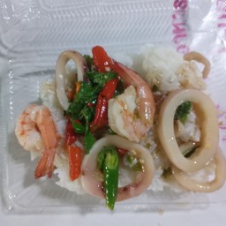 กระเพราทะเลราดข้าว