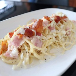 สปาเกตตี้คาโบนาร่าเบคอน