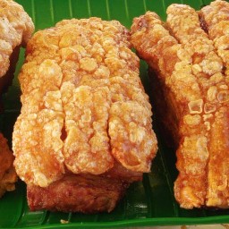ร้านรุ่งเรืองหมูกรอบ