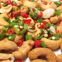 ยำเม็ดมะม่วงหิมพานต์ (สาขาบิ๊กซีเอ๊กตร้า)