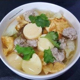 ต้มจื่ดไข่น้ำเต้าหู้หมูสับสาหร่าย
