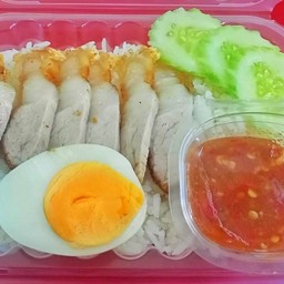 ข้าวหน้าหมูกรอบ น้ำจิ้มซีฟู้ด