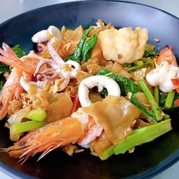 เส้นใหญ่ผัดซีอิ้วทะเล