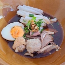 แม่หยก ก๋วยจั๊บเครื่องในหมู