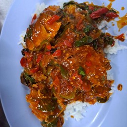 กระเพราปลากระป๋อง