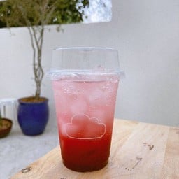 Strawberry Soda สตรอว์เบอรี่ โซดา