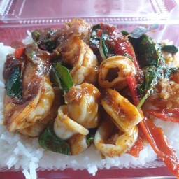 ผัดพริกเผาราดข้าว ไก่ กุ้ง หมึก หมู หมูกรอบ