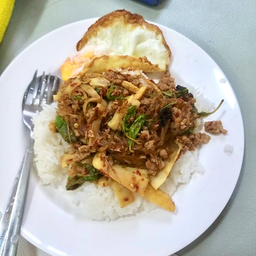 ข้าวกะเพราหมูสับวุ้นเส้นหน่อไม้