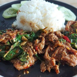 กะเพราหมูชิ้น + ซุปสาหร่าย