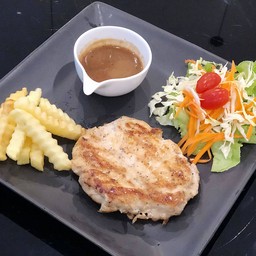 สเต็กไก่ซอสเกรวี่พริกไทยดำ