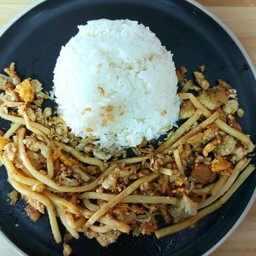 ข้าวหน่อไม้ผัดไข่หมูสับ + ซุปสาหร่าย