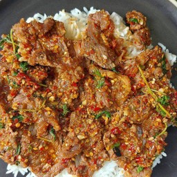 กระเพราเนื้อชิ้น+ ซุปสาหร่าย