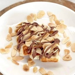 ครอฟเฟิล นูเทลล่าอัลมอนด์