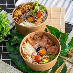 ข้าวหน้าหมูเบคอนย่างไข่ดอง