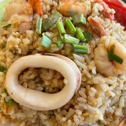 ข้าวผัดรวมมิตร