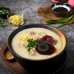 โจ๊กหมูล้วน ไข่เยี่ยวม้า