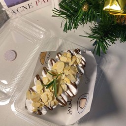 ครอฟเฟิล วิปครีม นูเทล่า อัลม่อนต์