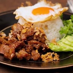 หมูทอดเทียมราดข้าวไข่ดาว