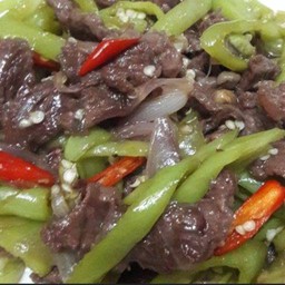 ข้าวผัดพริกหยวกเนื้อ