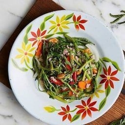 ยำผักกระเฉด