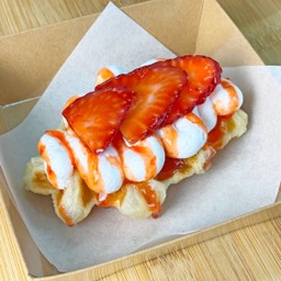 ครอฟเฟิล วิปครีม สตอเบอร์รี่