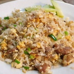 ข้าวผัดเนื้อ