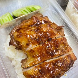 ข้าวไก่ย่างจิ้มแจ่ว