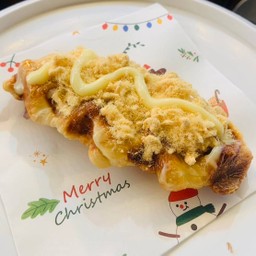 ครอฟเฟิลหมูหยองน้ำสลัดครีม