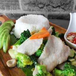 ผัดผักรวม ราดข้าว