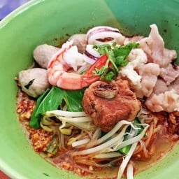 ก๋วยเตี๋ยวต้มยำรสเด็ด By กอล์ฟ