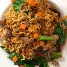 ผัดมาม่า