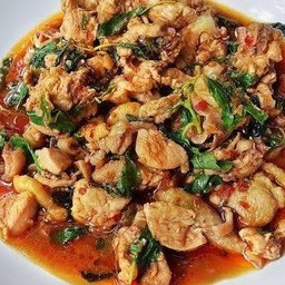 ผัดกะเพราไก่ชิ้น