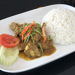 ข้าวแกงคั่วกระดูกหมู