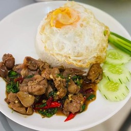 กะเพราเครื่องในไก่