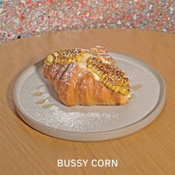 บัซซี่ คอร์น