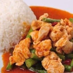 ข้าวผัดพริกแกง