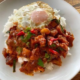 พริกแกงหมูกรอบ