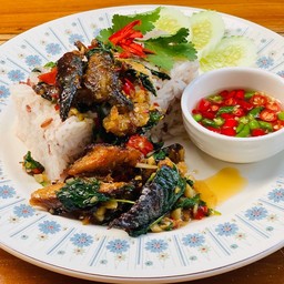 ข้าวกล้องหอม-ผัดกระเพราปลาทูไร้ก้าง